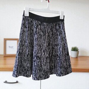 Romeo + Juliet Couture Women's Black & White Knit A-Line Mini‎ Skirt- S